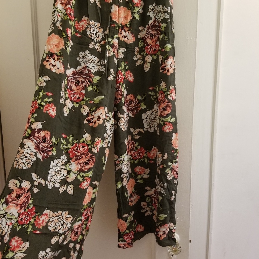 Capris - Picture 2 of 3